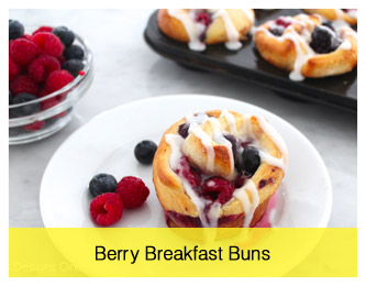 Berry breakfast buns