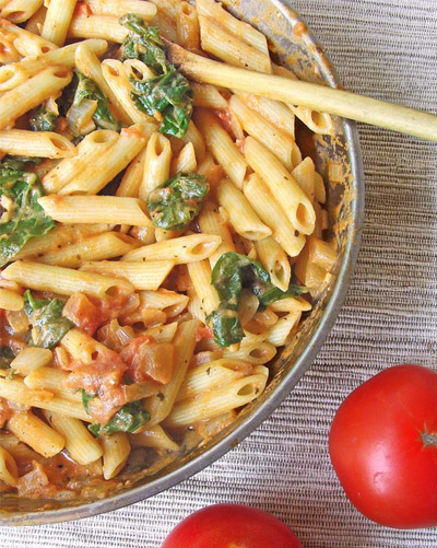 Spinach Tomato & Garlic Penne Pasta
